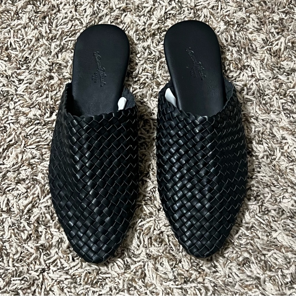 Universal Thread Black Woven Mules